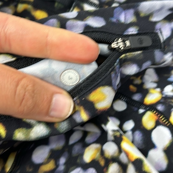 Lululemon Speed Up Tight 28" *Full-On Luxtreme Metropolis Glow Multi - Picture 5 of 5